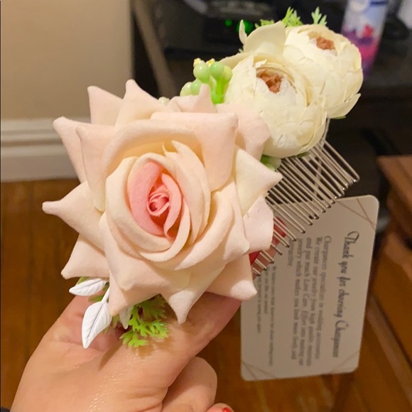 Floral Hair Accessory - Picture 7 of 10